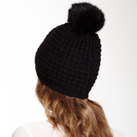 Kyi Kyi Canada Womens Black Faux Fur Pom Pom Knit Beanie Hat - Picture 2 of 7